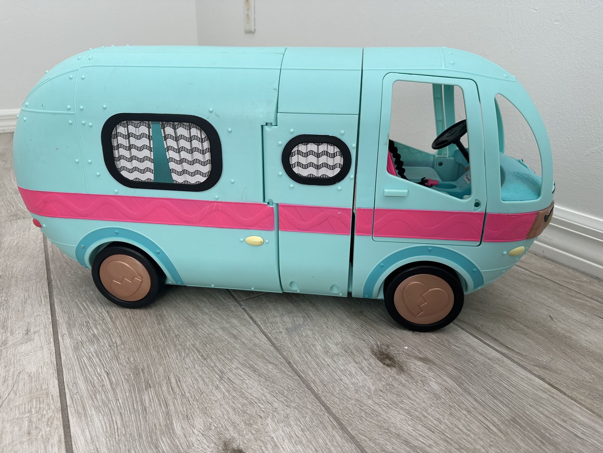 LOL Glamper van Dolls And Accessories