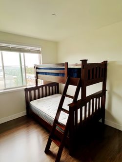 Pottery Barn Kendall Bunk Bed ( Twin over Full Size)