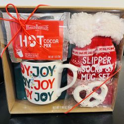Brand new sealed Christmas gift set includes mug, hot cocoa socks pretzel