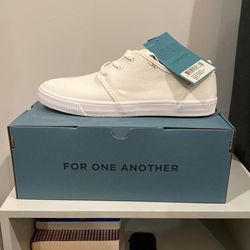 Toms White Canvas Kicks