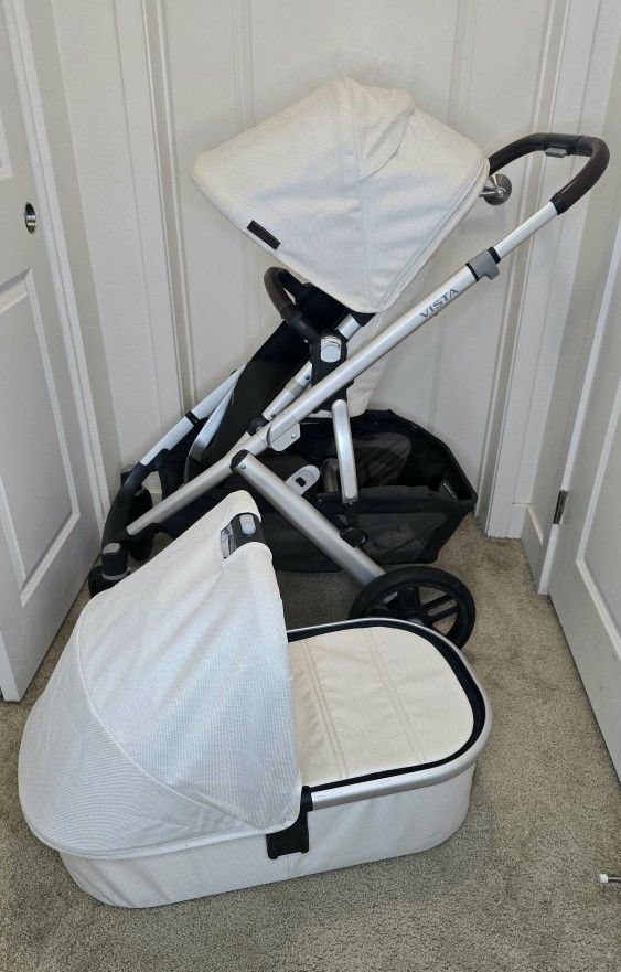 White Uppababy VISTA V2 stroller Toddlerseat Bassinet