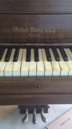 Antique Piano, Hallet & Davis Grand Piano year 1915