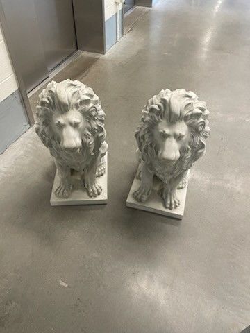 Lion Statue Asking 250 A Piece