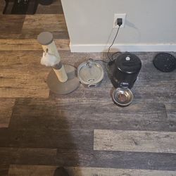 Scratcher, Autofeeder, Water Dish Fountain With Filter For Cat