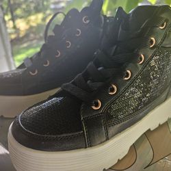 AWESOME, SKECHERS WOMEN,S/GIRLS BOOTIES