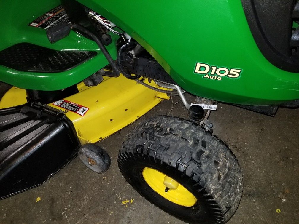 John Deere D105, 17.5hp, 42" deck and auto transmission for Sale in