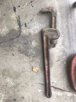Pipe wrench