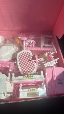 LITTLE GIRLS DOLL FURNITURE