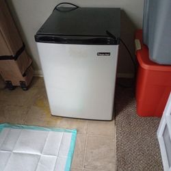 Mini Fridge Slightly Used 