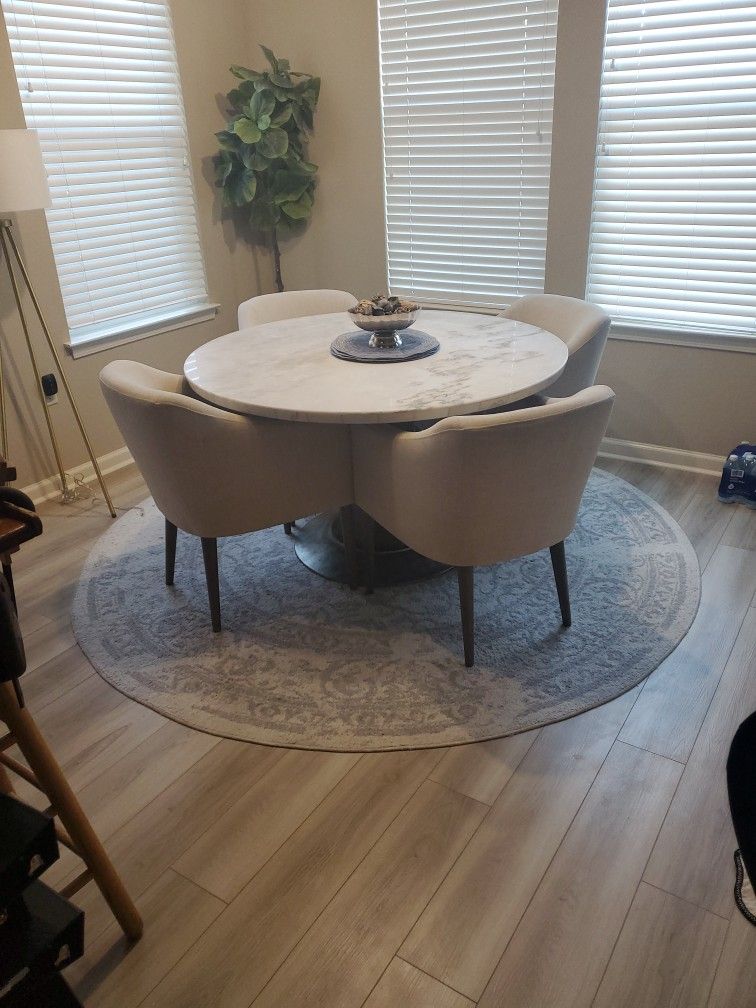 Havertys Emory Marble Round Table (4 seats)
