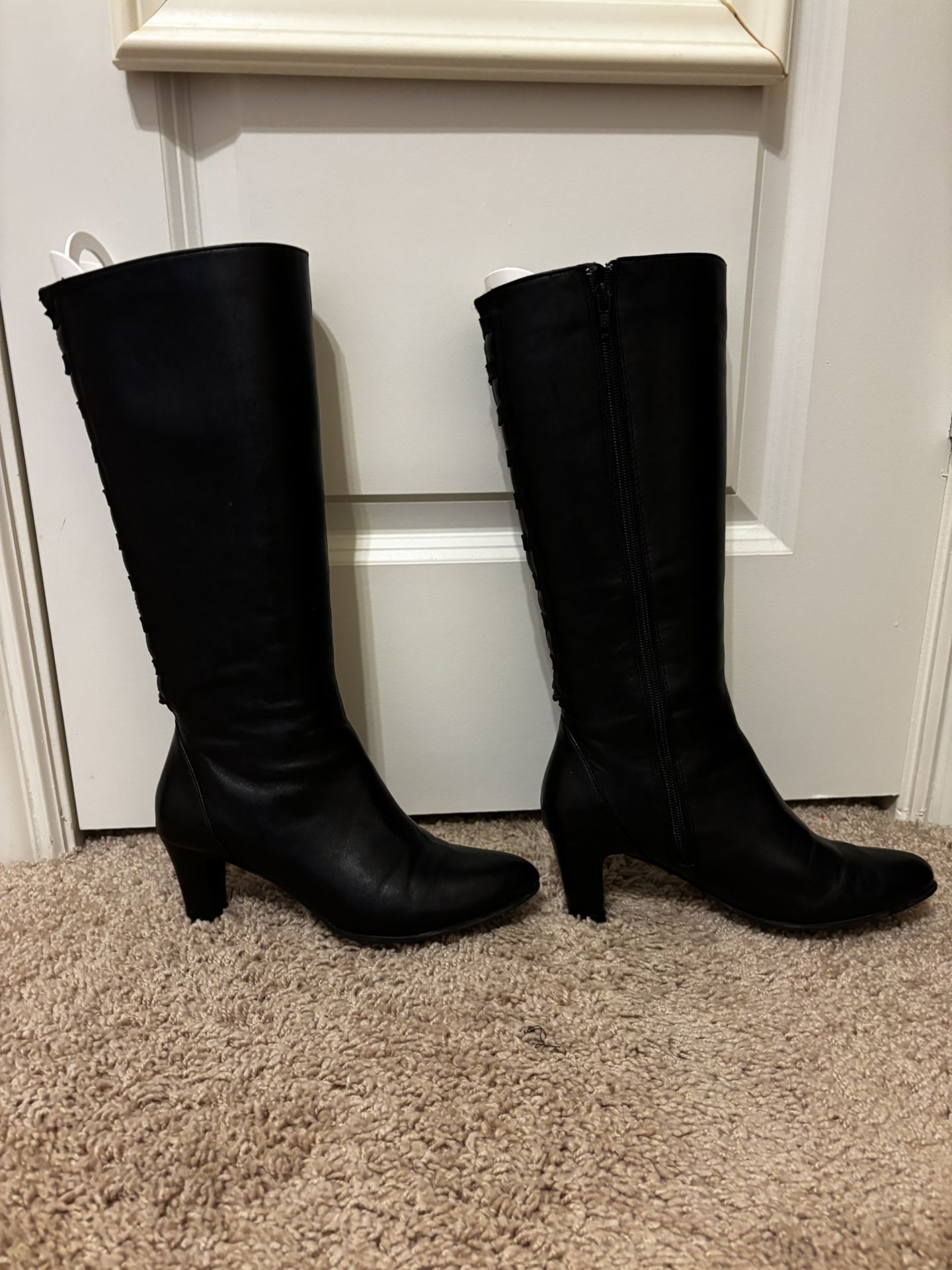 Black Boots With Laced Back Size 6