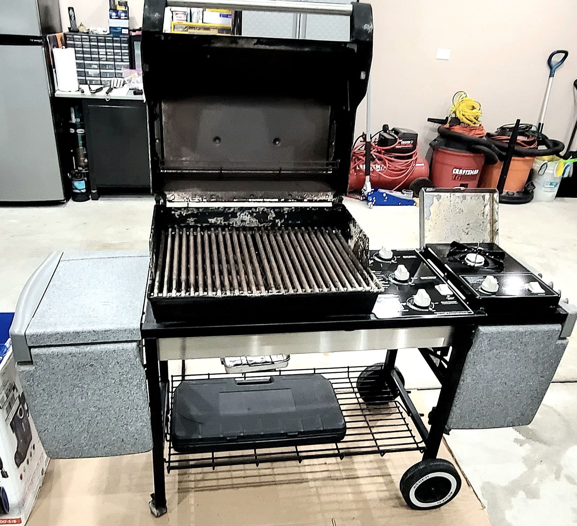 Weber Genesis Gold Gas Grill for Sale in Chicago, IL OfferUp