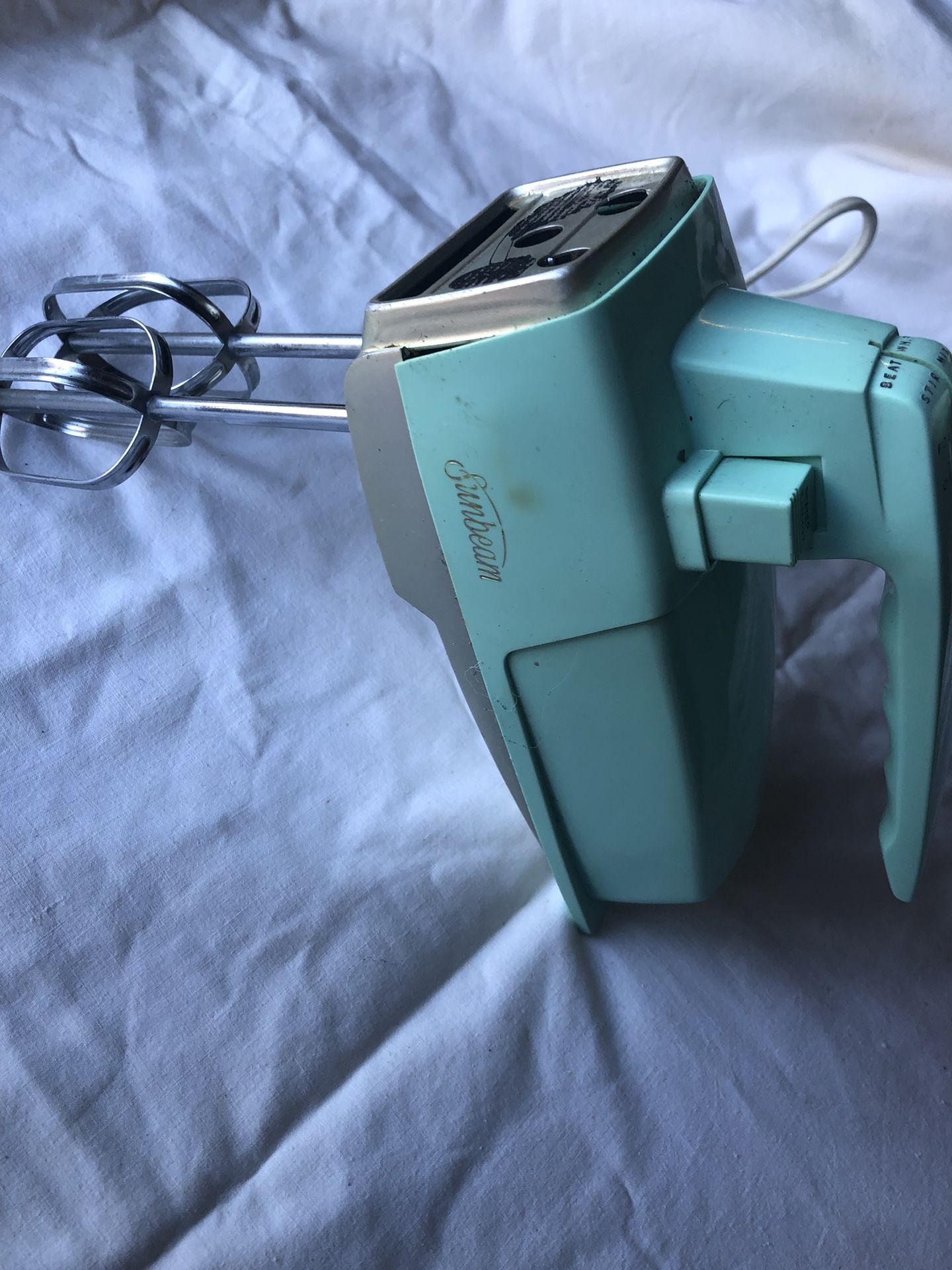 Mid century SUNBEAM Hand Mixer Rare Color Turquoise excellent working condition