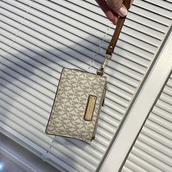 $20 Michale Kors Wallet 