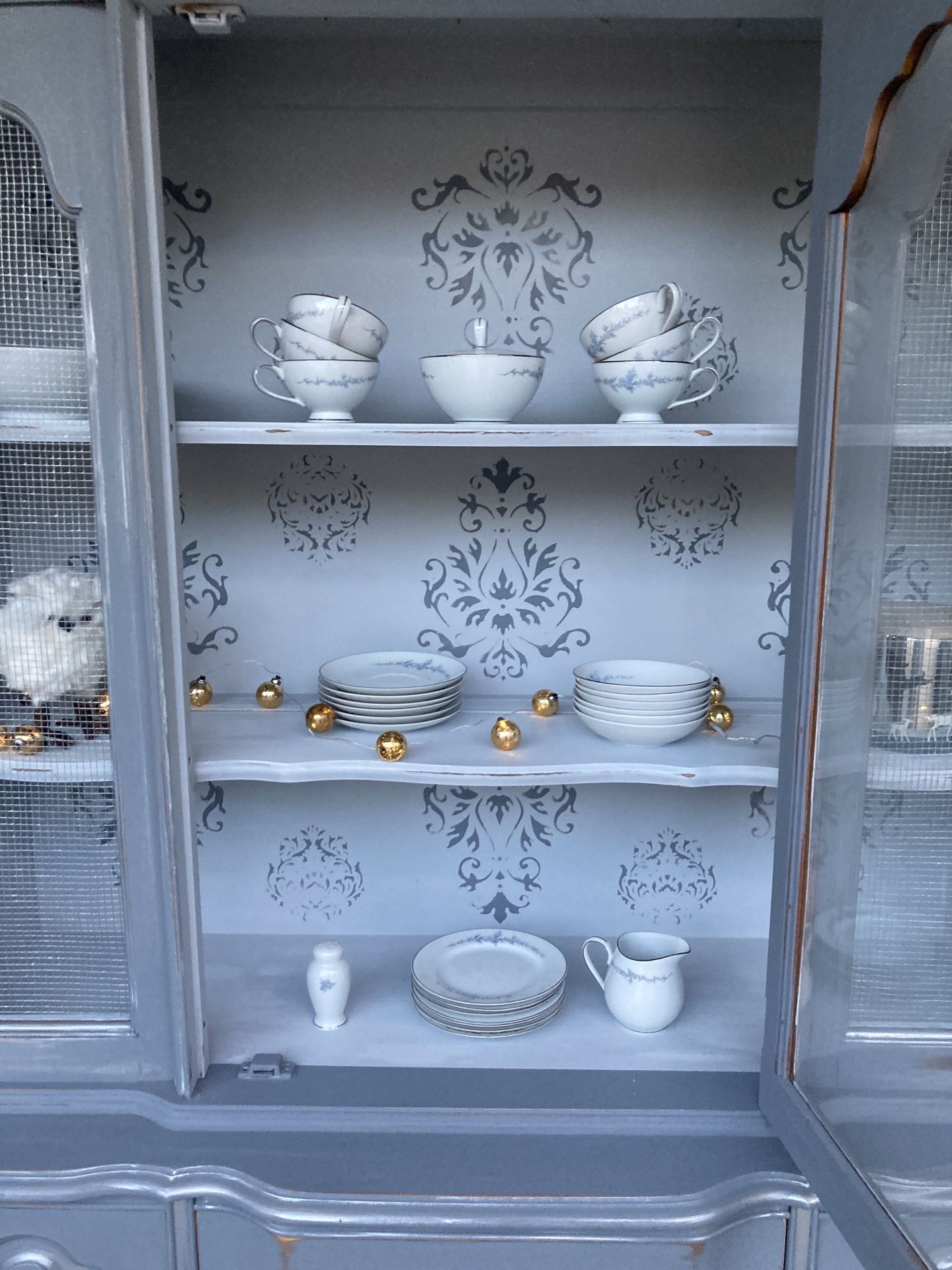 Stunning Bassett China Cabinet 6 Feet Tall 50 wide