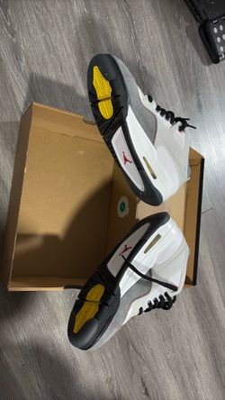 Size 10  J with 📦 box
