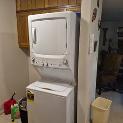 GE STACKABLE WASHER/DRYER SET.