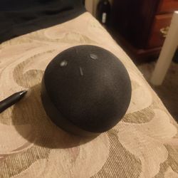 Echo Dot 5   Generation Speaker With. Alexia