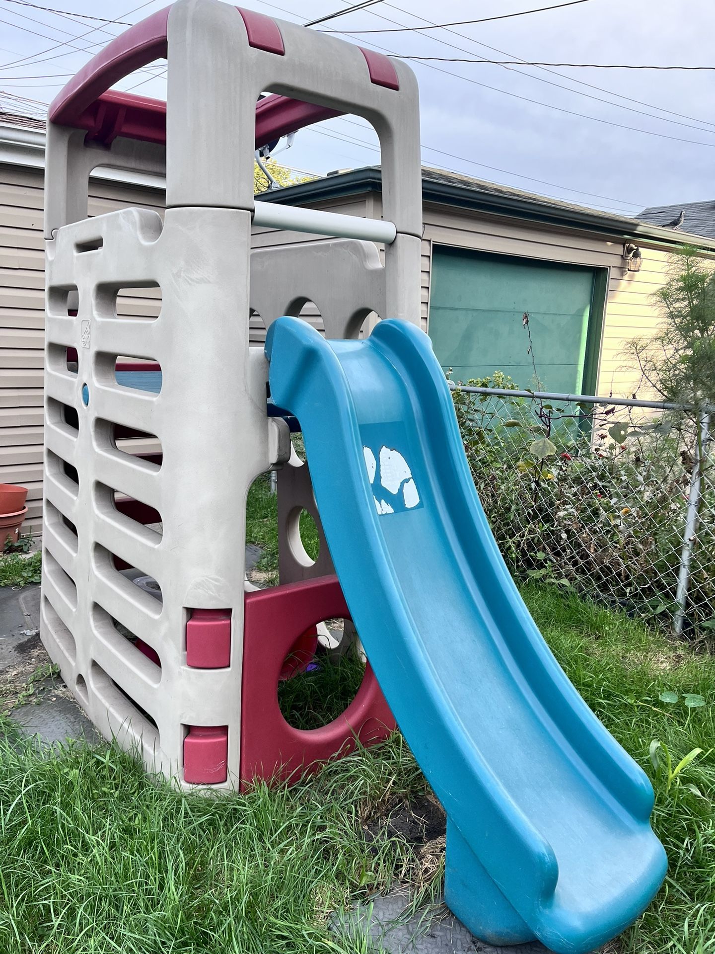 Kids Playhouse w/slide