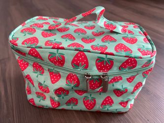 Travel cosmetic travel bag