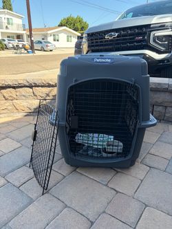 Petmate sky kennel 25 inches 25-30 pounds