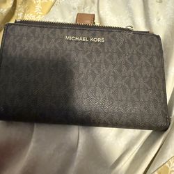 Micheal Kors wallet