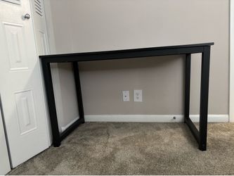 Black Office Desk – Minimal Modern Style