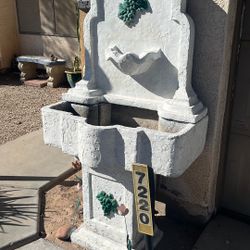 Water Fountain / Fuente 