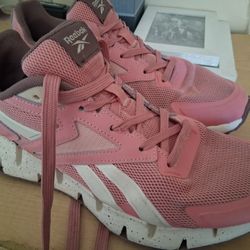 Women's Reebok's Size 10 (like new)