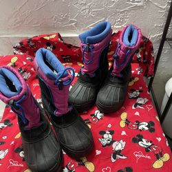 Girl Snow Boots Size 2 