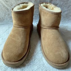 Tan Color Boots  ( WANT GONE ) 