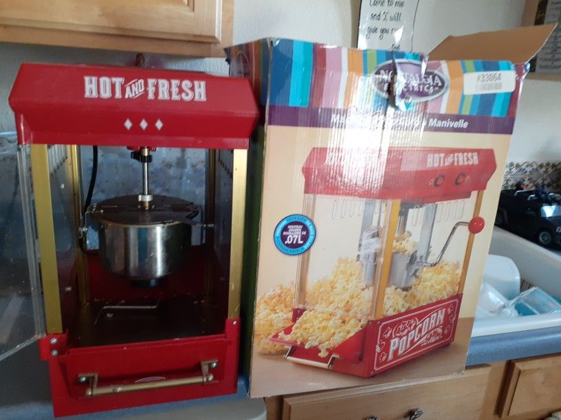 Kettle Popcorn Maker It Vintage and electric it works.