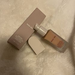 Rose Inc- Softlight Skin-Smoothing Hydrating Comedogenic Foundation