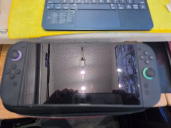 Switch 2 in very good condition hardly play it
