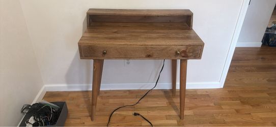 Barn style desk w/power