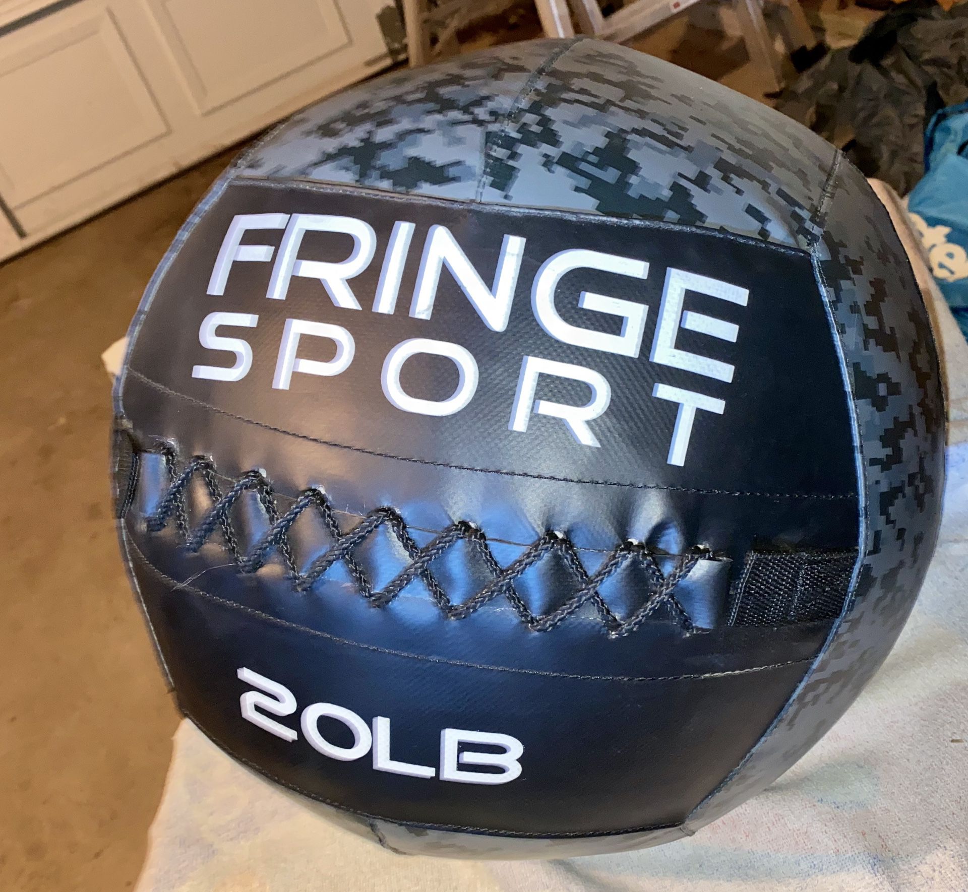 20lb fringe sport medicine ball - workout / gym