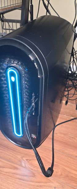 Alienware Aurora Ryzen Edition R14 - AMD Ryzen 7 / RTX 3070 Ti 8GB / 32GB RAM / 1TB NVMe SSD