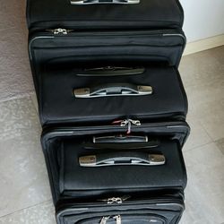 Victorinox  -  Luggage Spinner Set Of 4