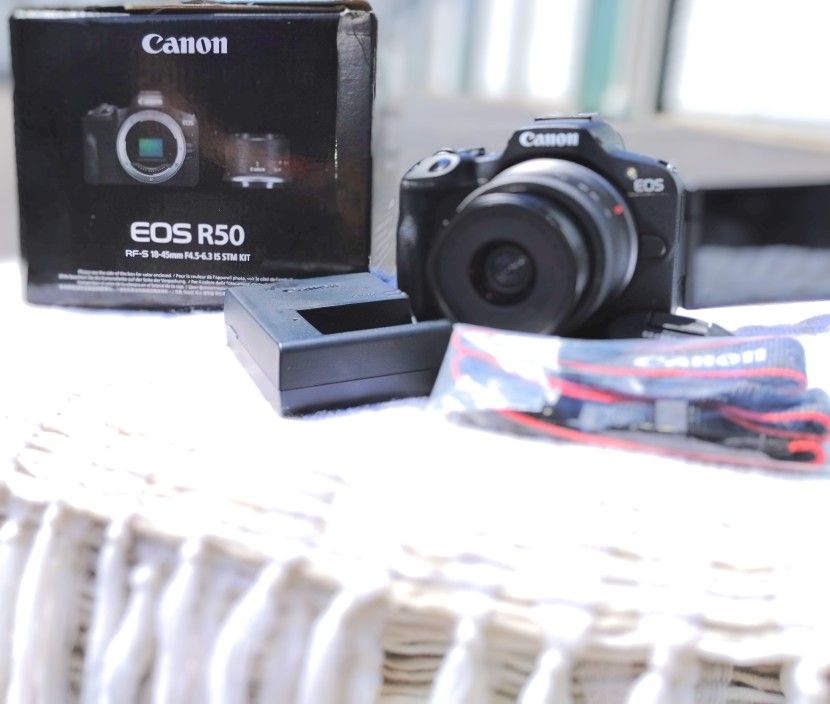 Canon EOS R50