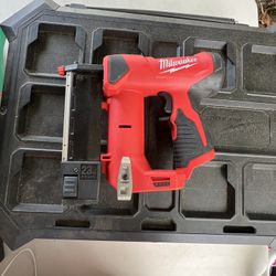 Milwaukee 23g Pin Nailer 