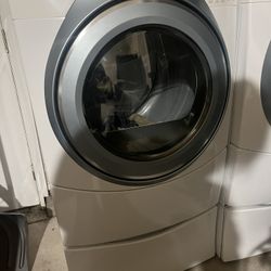 Whirlpool Washer dryer With Stands 