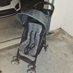 Lightweight Graco Folding Stroller – Great Condition!