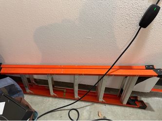 6 ft. Fiberglass Step Ladder with 300 lbs.