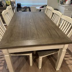 Ashley’s Dining Table with 6 Chairs