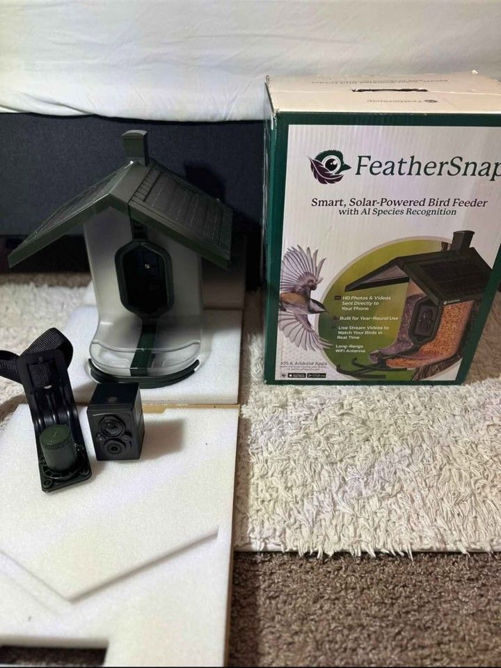 Smart Solar-powered Bird Feeder.