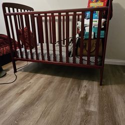 Baby Crib On Sell. 