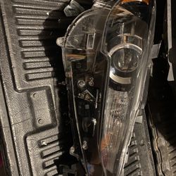 Mazda Passenger Side Headlight Assembly 