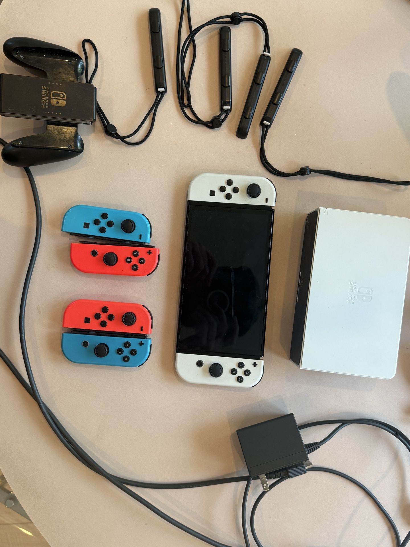 OLED Nintendo Switch + 4 extra Joy Cons