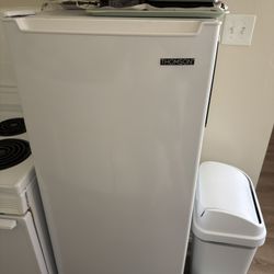 Thomson Upright Freezer – Compact Size – Works Great