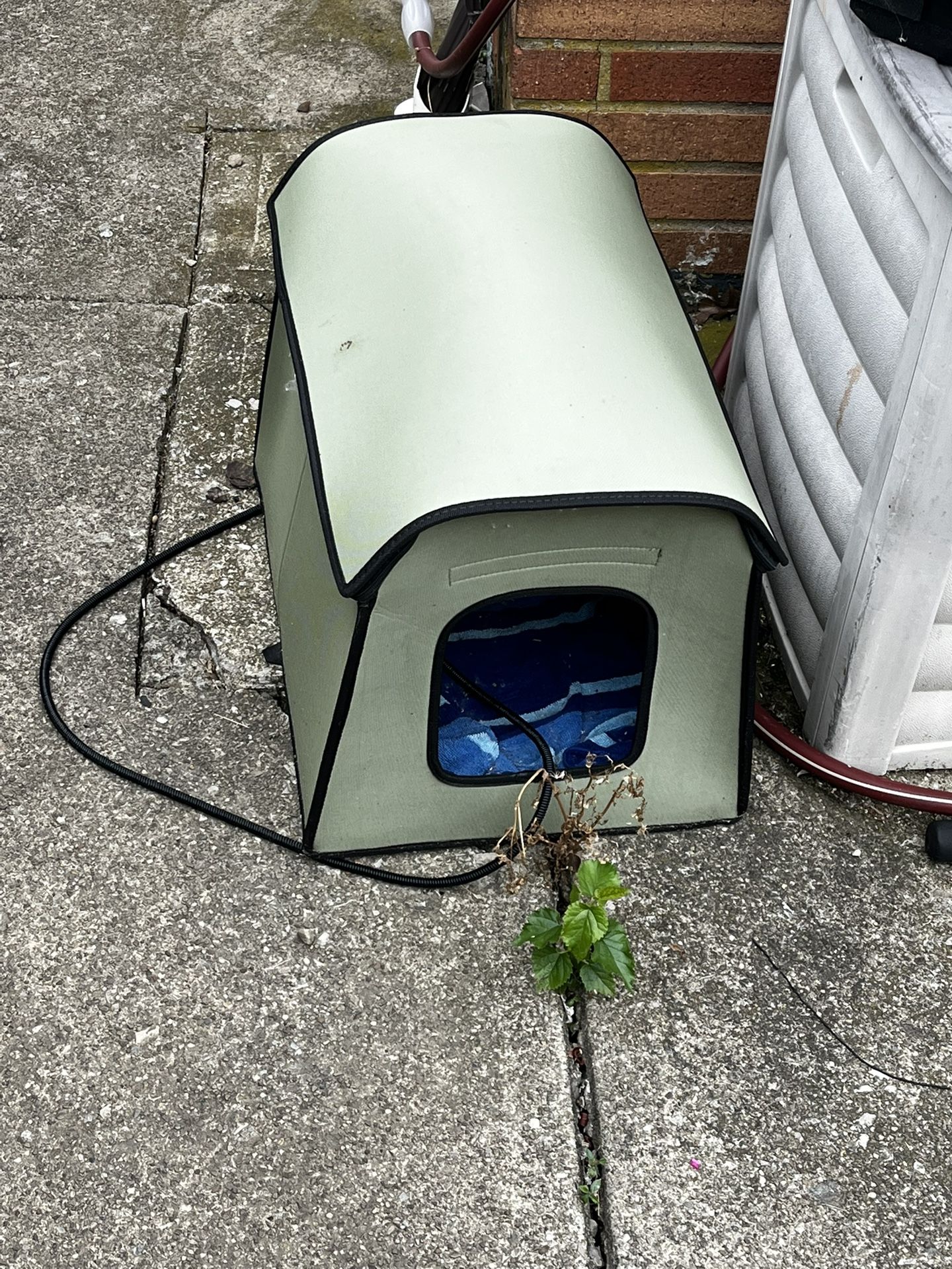 Outdoor Heated Cat House